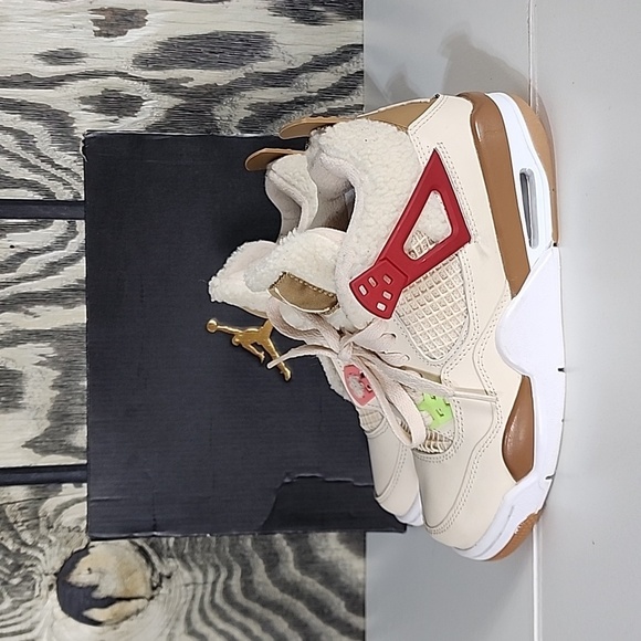 Air Jordan 4 Retro "Where The Wild Things Are" GS Size 3.5Y Unisex Sneakers EUC
